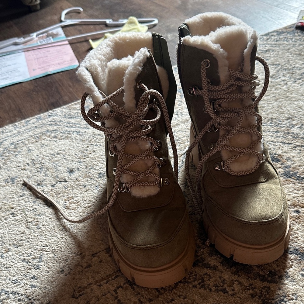 Women's Olive Green Soda Boots - Picture 5 of 8